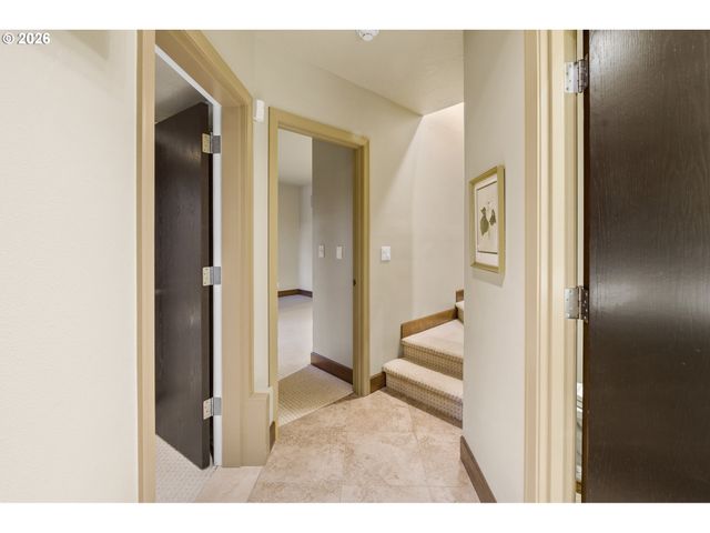 1592 VIEW LAKE Ct, Lake Oswego, OR 97034