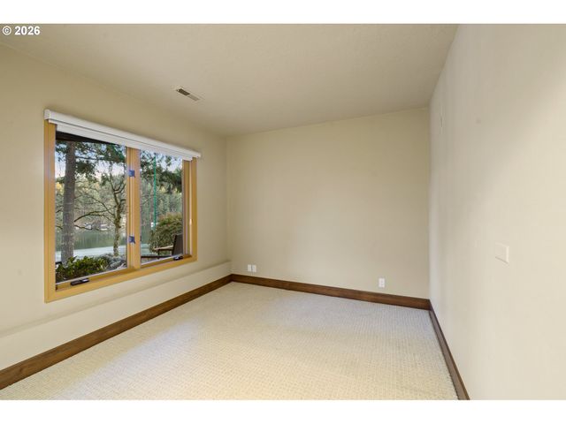 1592 VIEW LAKE Ct, Lake Oswego, OR 97034