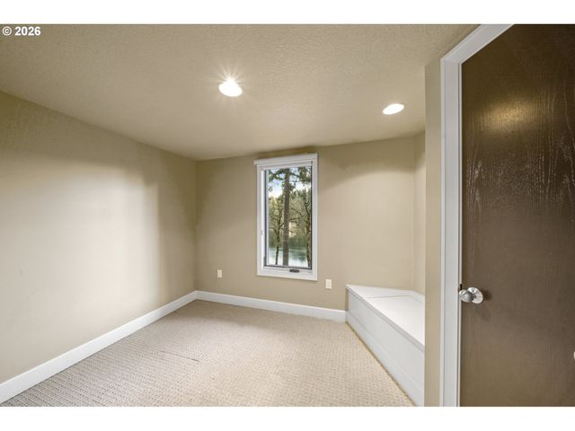 1592 VIEW LAKE Ct, Lake Oswego, OR 97034
