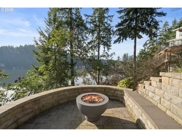 1592 VIEW LAKE Ct, Lake Oswego, OR 97034