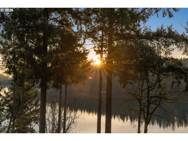 1592 VIEW LAKE Ct, Lake Oswego, OR 97034