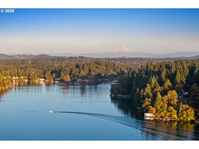 1592 VIEW LAKE Ct, Lake Oswego, OR 97034