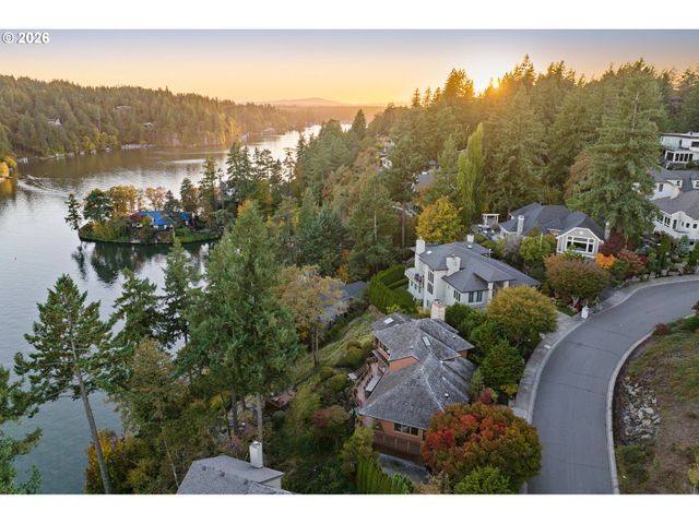 1592 VIEW LAKE Ct, Lake Oswego, OR 97034