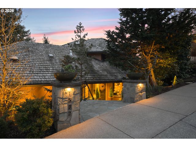 1592 VIEW LAKE Ct, Lake Oswego, OR 97034