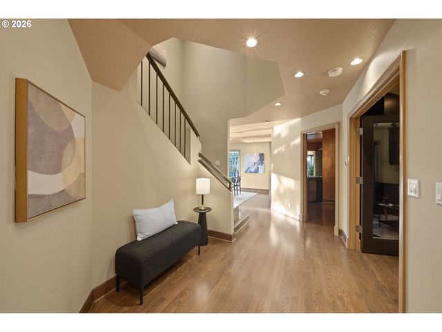 1592 VIEW LAKE Ct, Lake Oswego, OR 97034