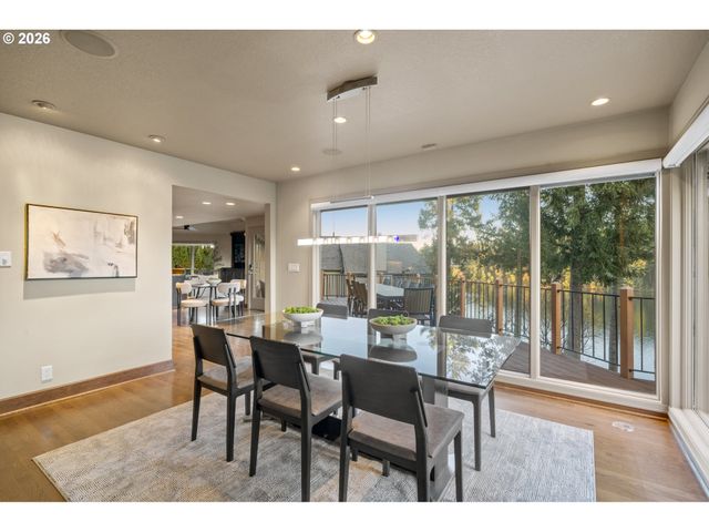 1592 VIEW LAKE Ct, Lake Oswego, OR 97034