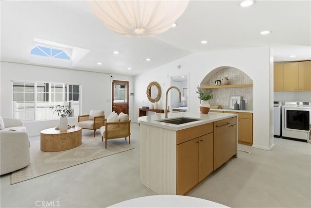 260 Mayflower, Newport Beach, CA 92660