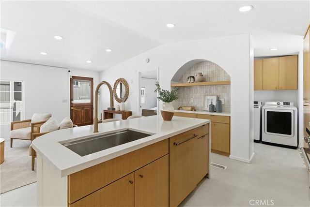 260 Mayflower, Newport Beach, CA 92660