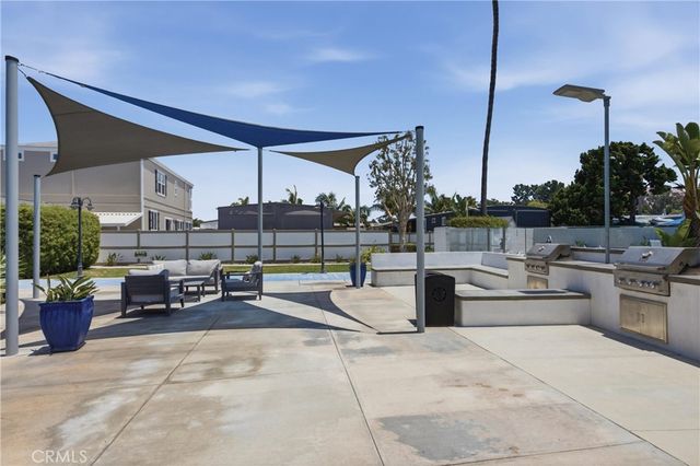 260 Mayflower, Newport Beach, CA 92660