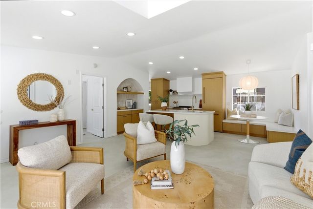 260 Mayflower, Newport Beach, CA 92660