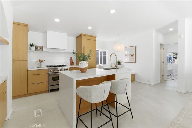 260 Mayflower, Newport Beach, CA 92660