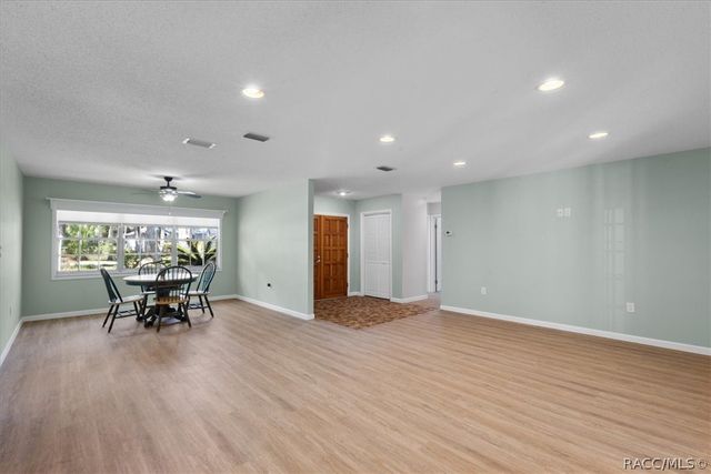 6 Nancy Parkway, Yankeetown, FL 34498