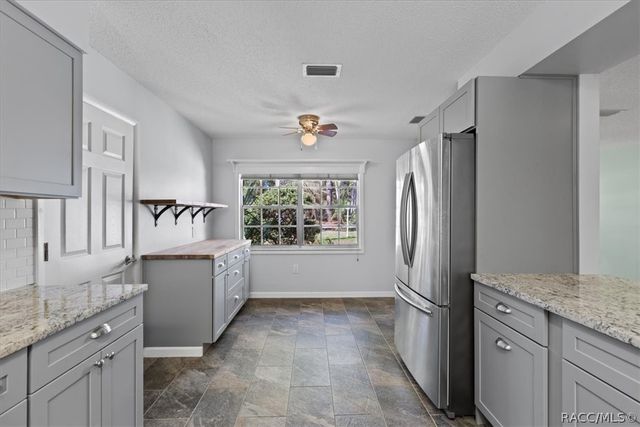 6 Nancy Parkway, Yankeetown, FL 34498