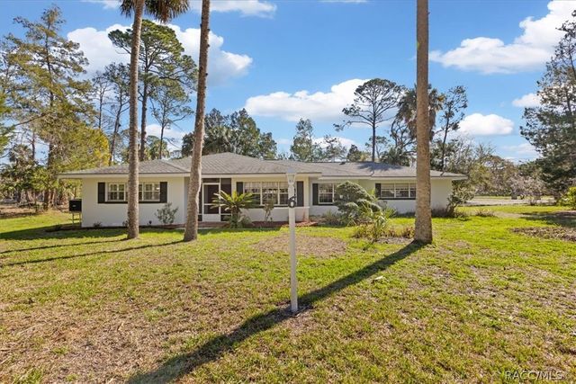 6 Nancy Parkway, Yankeetown, FL 34498