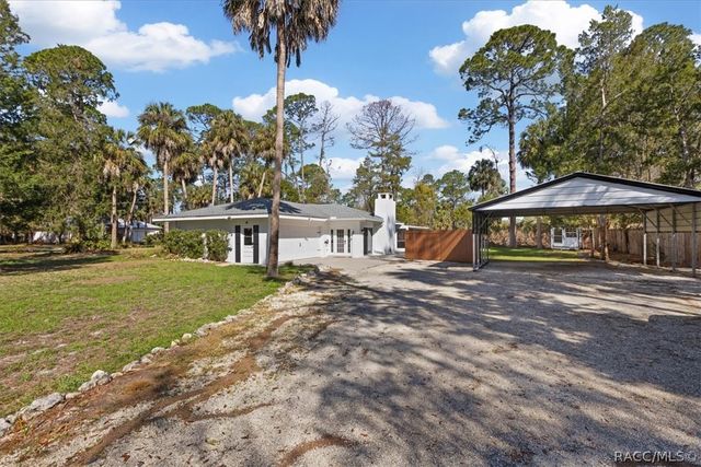 6 Nancy Parkway, Yankeetown, FL 34498