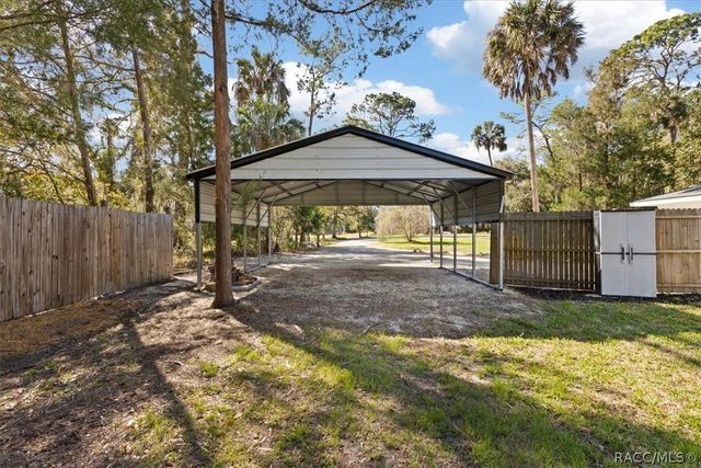 6 Nancy Parkway, Yankeetown, FL 34498