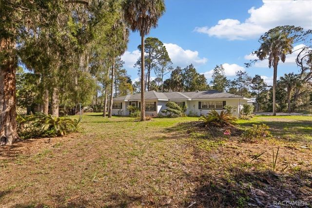 6 Nancy Parkway, Yankeetown, FL 34498