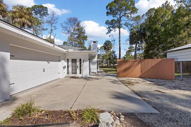 6 Nancy Parkway, Yankeetown, FL 34498