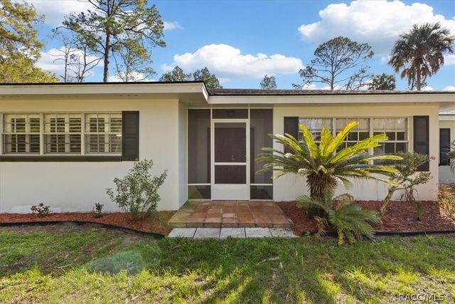 6 Nancy Parkway, Yankeetown, FL 34498