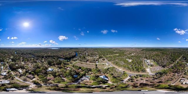 6 Nancy Parkway, Yankeetown, FL 34498