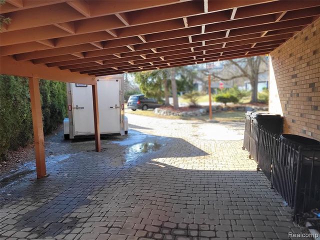 5549 Perrytown Drive, West Bloomfield, MI 48322