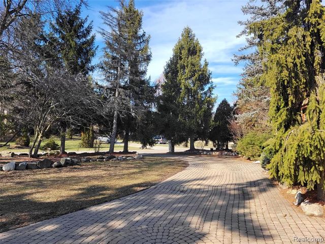 5549 Perrytown Drive, West Bloomfield, MI 48322