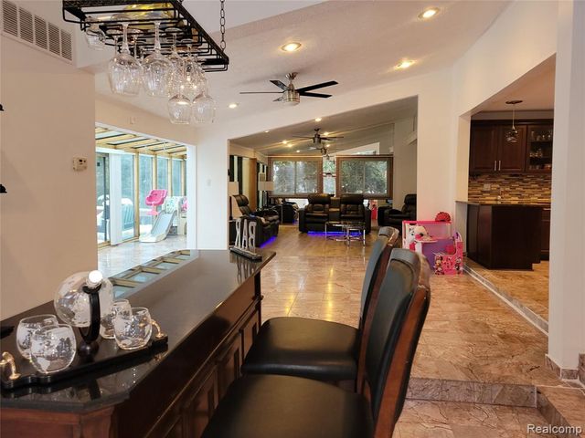 5549 Perrytown Drive, West Bloomfield, MI 48322