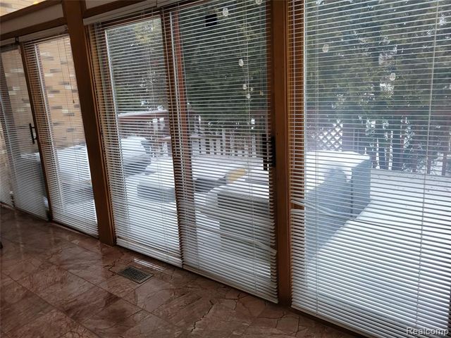 5549 Perrytown Drive, West Bloomfield, MI 48322