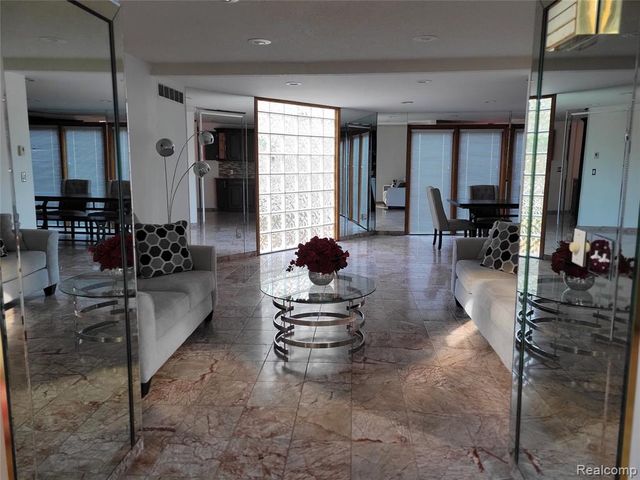 5549 Perrytown Drive, West Bloomfield, MI 48322