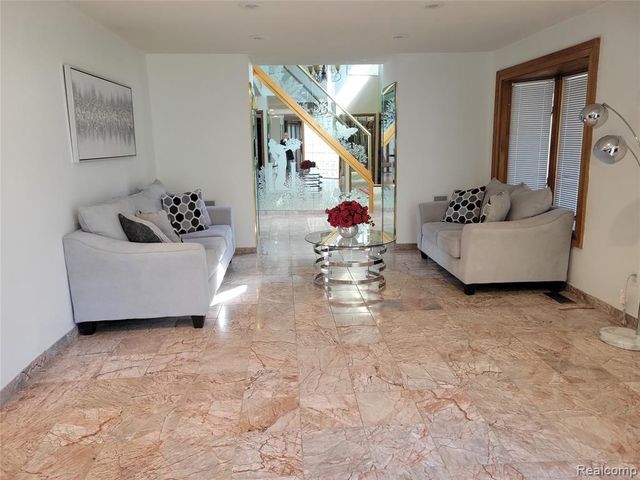 5549 Perrytown Drive, West Bloomfield, MI 48322