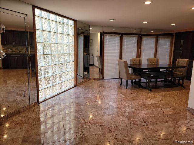 5549 Perrytown Drive, West Bloomfield, MI 48322