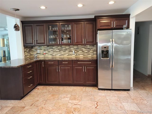 5549 Perrytown Drive, West Bloomfield, MI 48322