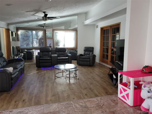 5549 Perrytown Drive, West Bloomfield, MI 48322