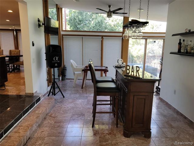 5549 Perrytown Drive, West Bloomfield, MI 48322