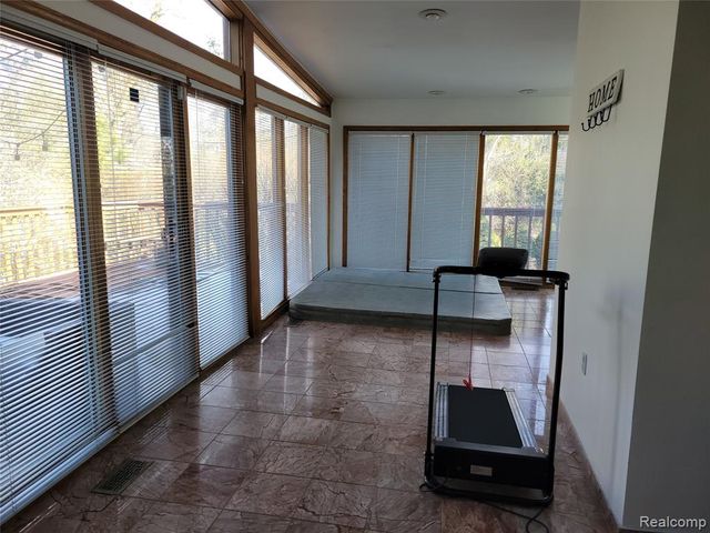 5549 Perrytown Drive, West Bloomfield, MI 48322