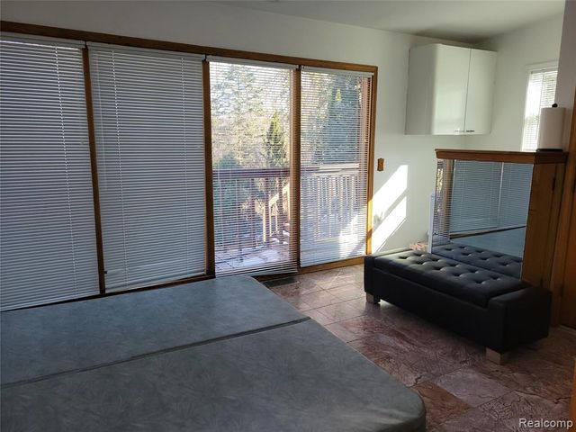 5549 Perrytown Drive, West Bloomfield, MI 48322