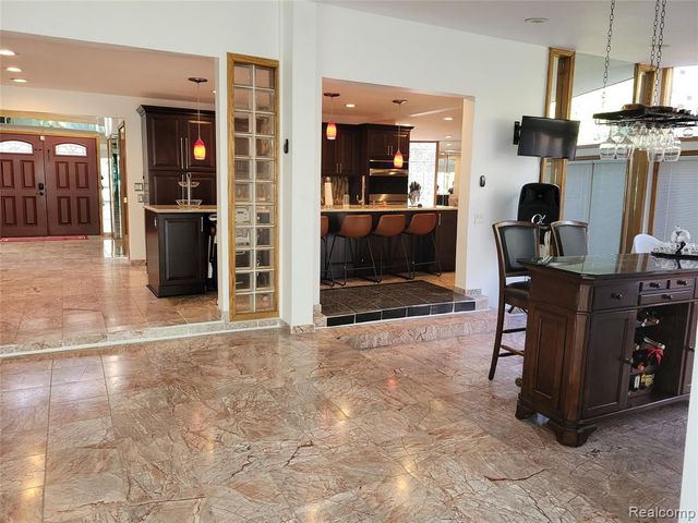 5549 Perrytown Drive, West Bloomfield, MI 48322