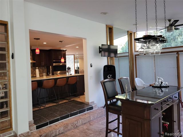 5549 Perrytown Drive, West Bloomfield, MI 48322