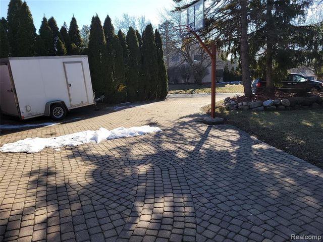 5549 Perrytown Drive, West Bloomfield, MI 48322