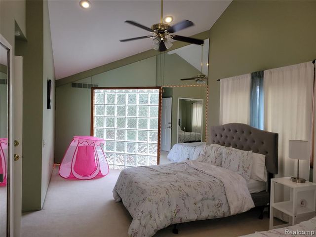 5549 Perrytown Drive, West Bloomfield, MI 48322