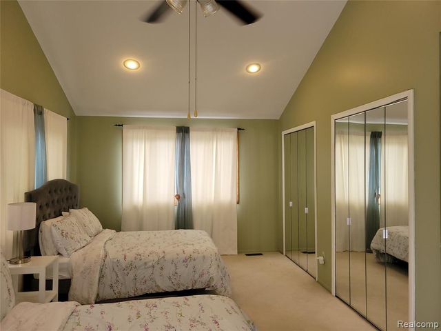 5549 Perrytown Drive, West Bloomfield, MI 48322