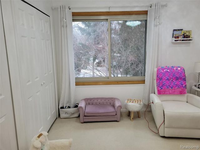 5549 Perrytown Drive, West Bloomfield, MI 48322