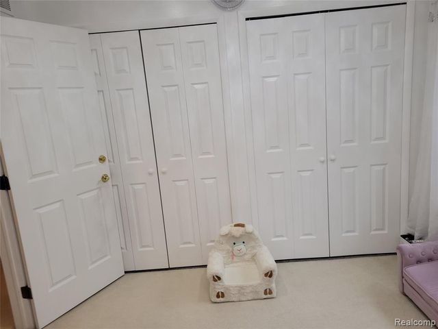 5549 Perrytown Drive, West Bloomfield, MI 48322