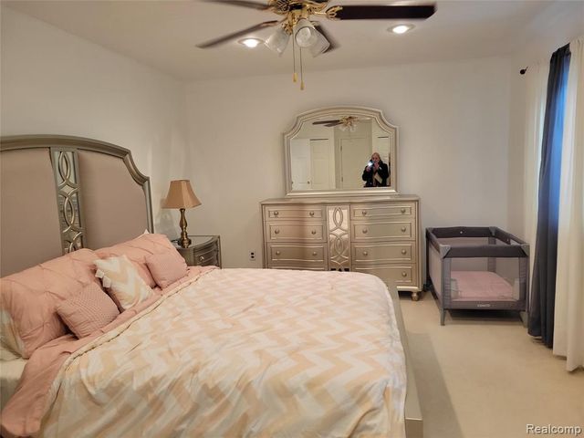 5549 Perrytown Drive, West Bloomfield, MI 48322