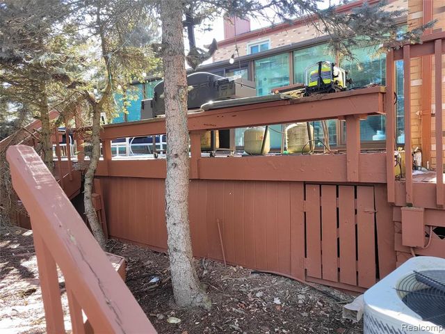 5549 Perrytown Drive, West Bloomfield, MI 48322