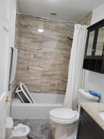 5549 Perrytown Drive, West Bloomfield, MI 48322