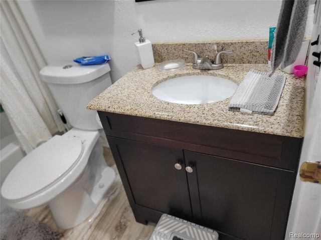 5549 Perrytown Drive, West Bloomfield, MI 48322