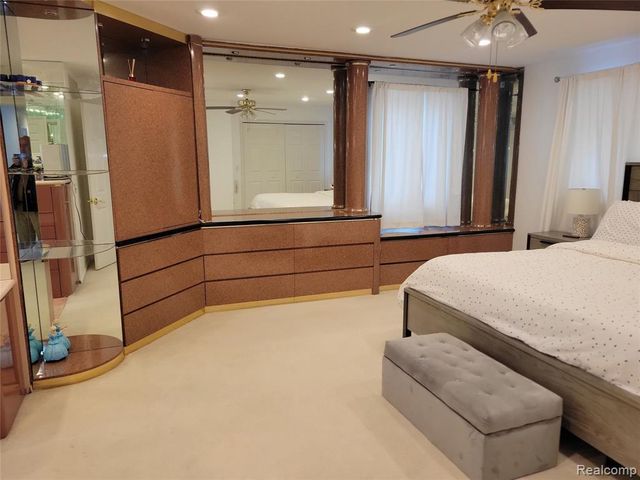 5549 Perrytown Drive, West Bloomfield, MI 48322