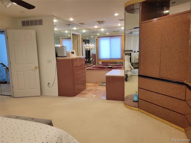 5549 Perrytown Drive, West Bloomfield, MI 48322