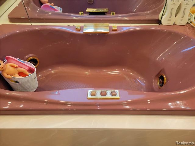 5549 Perrytown Drive, West Bloomfield, MI 48322